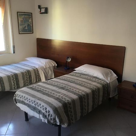 Appartamento Miramare, 2 Camere, Cucina, Bagno, Ventimiglia Buitenkant foto