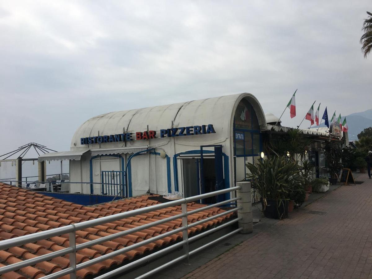 Appartamento Miramare, 2 Camere, Cucina, Bagno, Ventimiglia Buitenkant foto