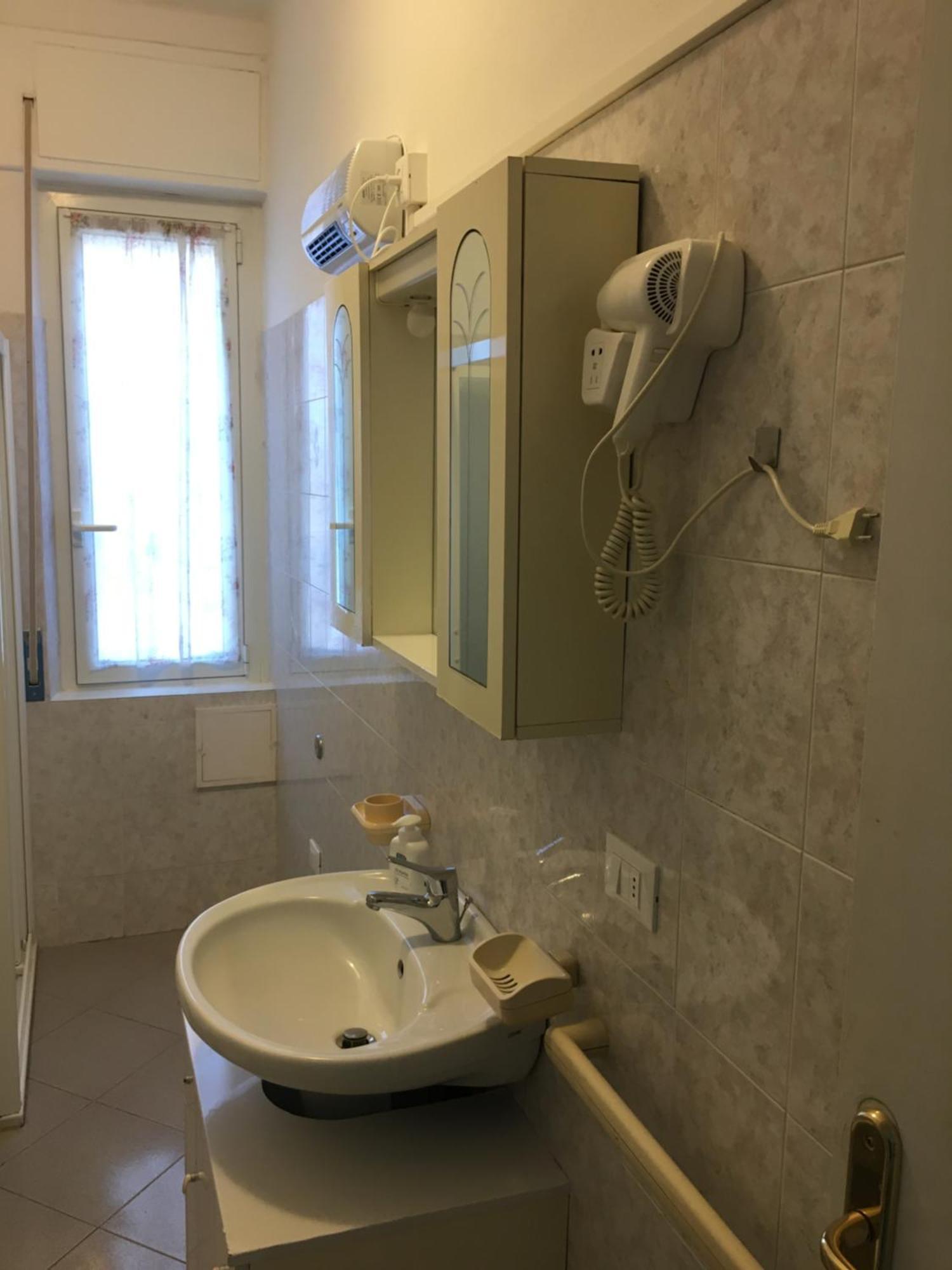 Appartamento Miramare, 2 Camere, Cucina, Bagno, Ventimiglia Buitenkant foto